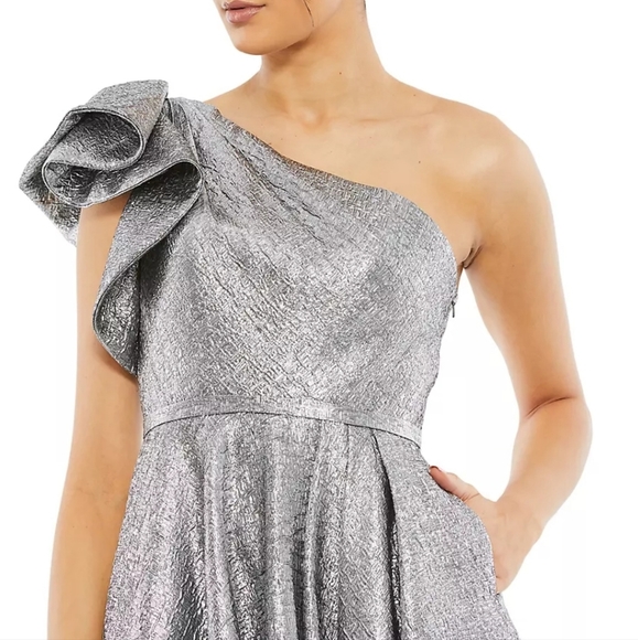 Mac DuggalAsymmetric Metallic Tea-Length Dress - Picture 3 of 7